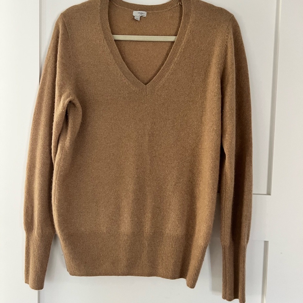 Halogen Cashmere V neck sweater in Camel color